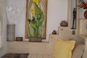 Отель Les Artistes Inn