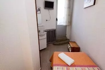 هتل Pension Salamanca
