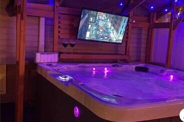 בית מלון כפרי Bassement Whit Jackuzzi And Pool