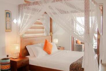 Hotell Sea Crest Beach Villa