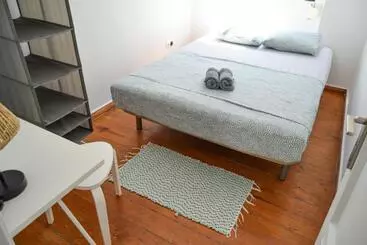 Pensione Central Lisbon Rooms In Palmira Shared Apartment For Surf Lovers