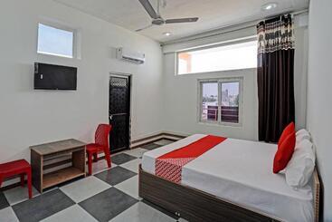 Отель Oyo Flagship Kmps Palace