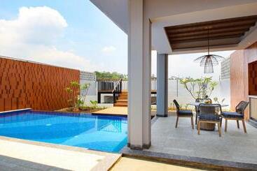 호텔 Santika Premiere Linggarjati   Kuningan