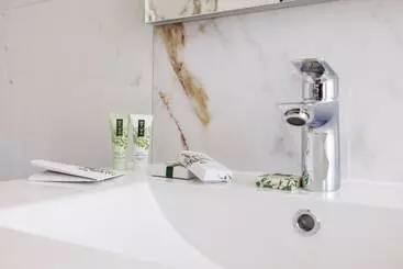 Majatalo C Est La Vie Boutik Swieqi