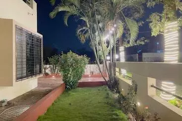 Hotel Serene Lake Castle