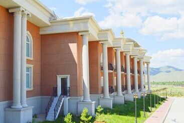 Bayangol Hotel & Resort