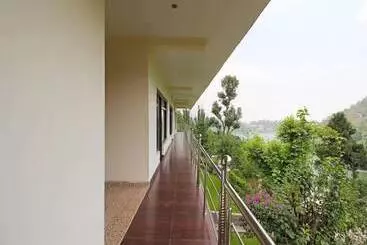 Hotel Pool Retreat