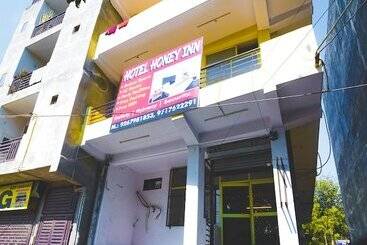 Hotel Roomshala 037 Honey Inn