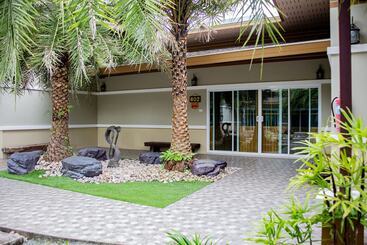 Отель Saline Hot Spring Resort