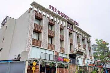 The Golden Crown Hotel Banquet & Cafe