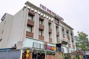 The Golden Crown Hotel Banquet & Cafe