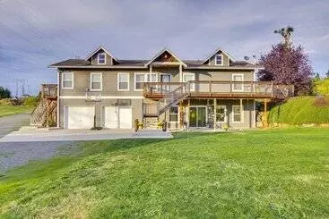 Mökkimajoitus Chic & Modern Snohomish Hideaway On A Working Farm