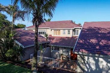 Отель Acacia Crescent Seaview Manor