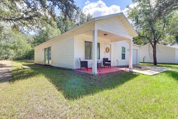 Landhus Inviting Ocklawaha Home W/ Porch: Ideal Location!