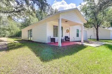 コテージ Inviting Ocklawaha Home W/ Porch: Ideal Location!