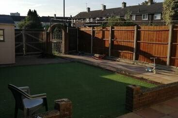 Residenssi Inviting 4 Bed House In Southampton   Home Away