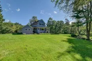 コテージ Rustic Bainbridge Retreat W/ Spacious Yard!