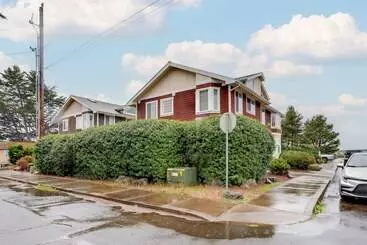 Mökkimajoitus Cozy Waldport Vacation Rental: Steps From The Bay!