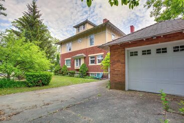 Hus på landet Historic Cadillac Home: Walk To Lake & Downtown!