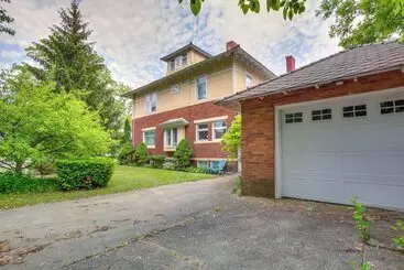 コテージ Historic Cadillac Home: Walk To Lake & Downtown!