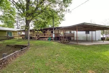 コテージ Lakefront Many Vacation Home W/ Kayaks!