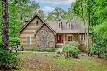 Mökkimajoitus Peaceful Franklin Mountain Retreat W/ Deck