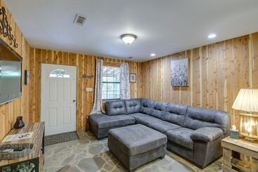 קוטג'' Riverfront Briceville Cabin W/ Patio & Fire Pit!