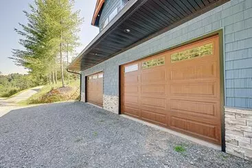 コテージ Scenic Bryson City Retreat W/ Direct Lake Access!