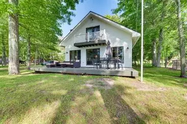 Scenic Cottage W/ Private Dock On Torch Lake