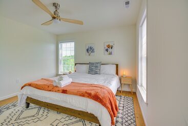 コテージ Timeless Hillsville Farmhouse: Blue Ridge Parkway!