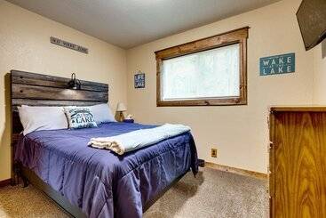 بيت ريفى Woodruff Home W/ Lake Access & Pier, Near Town!