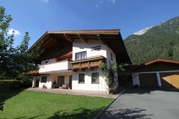 酒店 Ferienwohnungen Christine