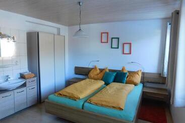 ホテル Haus Enzian