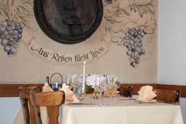 ホテル Speiserestaurant Traube