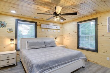 茅舍 Spacious Sevierville Cabin W/ Hot Tub & Game Room!
