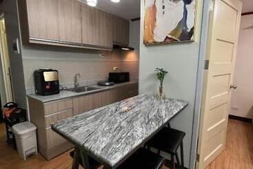 מלון דירות Arezzo Place Davao