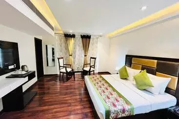 Hotel Aura Ip Grand Karkardooma Metro Station New Delhi Couple Friendly