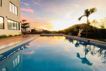 호텔 Retro Forest Resort Lonavala