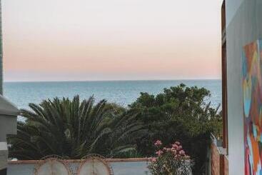 Seaside Hotel By Dfrost Almugar