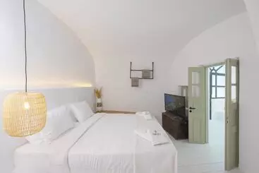 Pensió Nano Oia Canaves