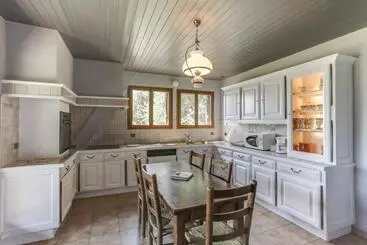 Hotelli Apartment Of 200m2, View Lake And Mountains