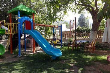 Muhtarın Yeri Et Restoran & Otel