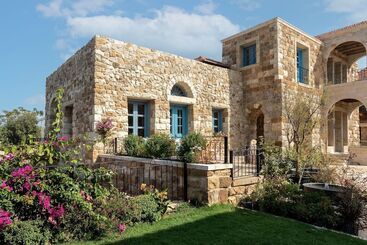 Pension Arnaoon Village