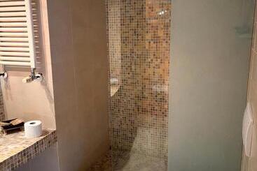 تختخواب و صبحانه Central Station Suite Bologna