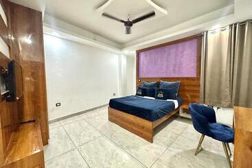 Hotel Cozy Room With No Restrictions