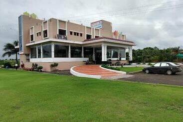 Отель Four Seasons Resort Ajanta