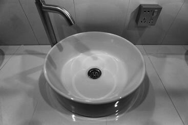 هاستل House Of Jars