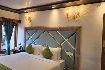 Hotel Silver Oak Resorts