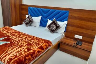 Pensão Nexon & Guest Huose