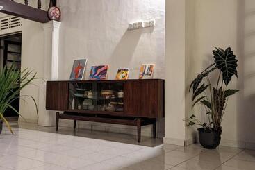 Bed and Breakfast Ceyio Traditional Villa